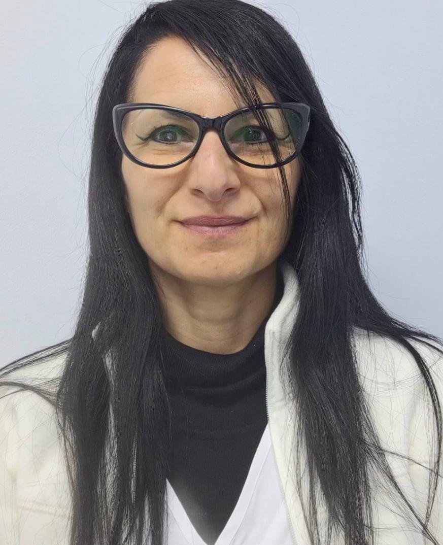 Dra. Andrea Bagdasarian — Endodoncista